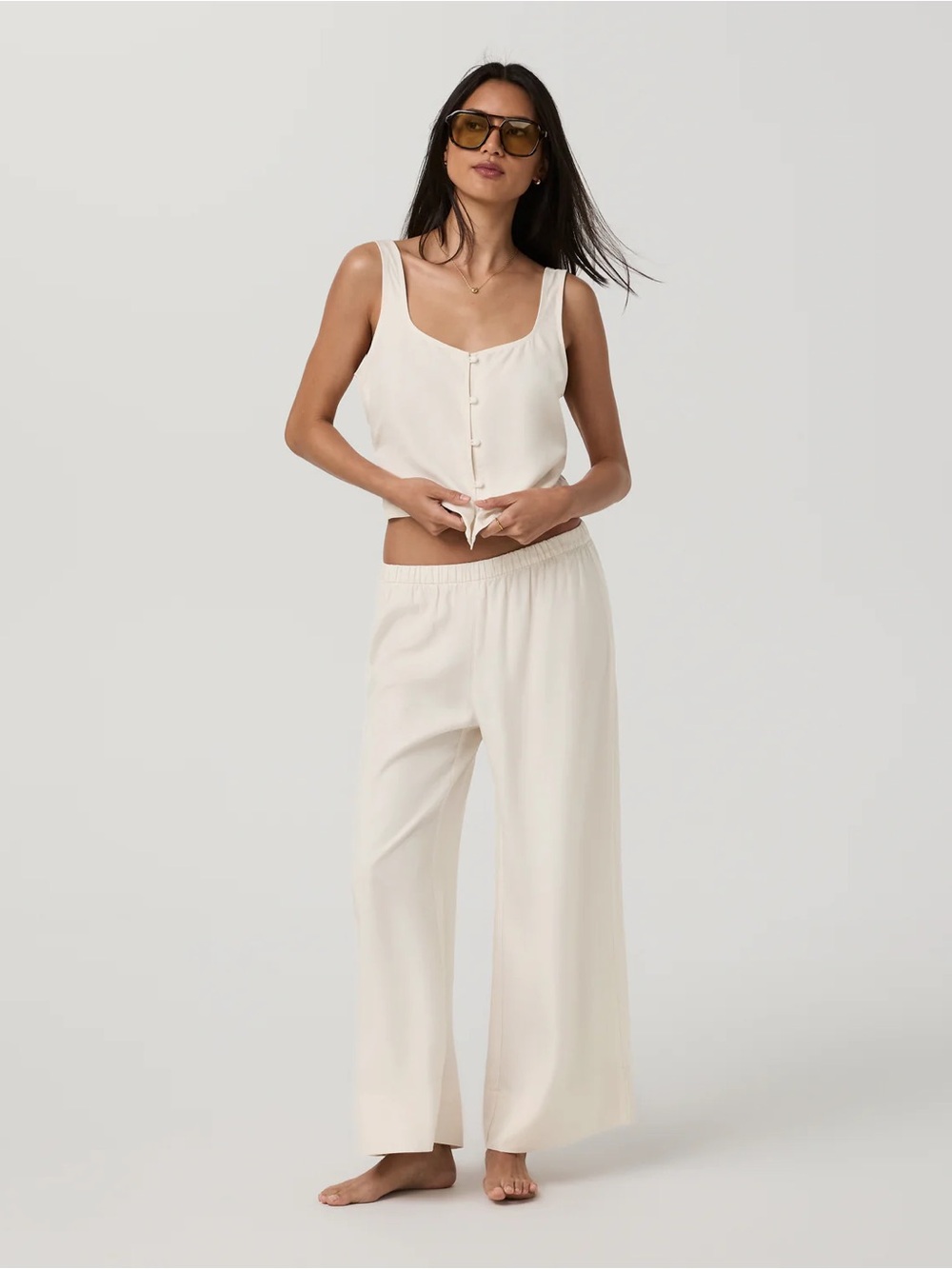NEW Vuori Trestles Twill Crop Wideleg Pant in Natural - Picture 5 of 8